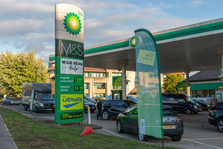 Hemel Hempstead, UK - September 27, 2021: Due to national shortage of lorry drivers and panic buy many petrol stations across UK run out fuel. BP petrol station with long queue of awaiting cars.のeditorial素材