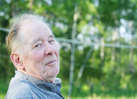 Elderly man enjoying summer outdoorsの写真素材