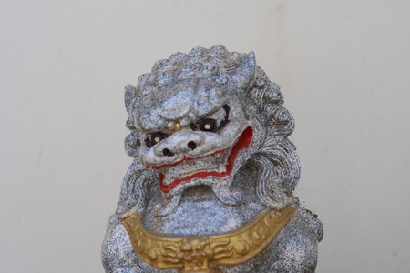 stone lion shine right in の写真素材