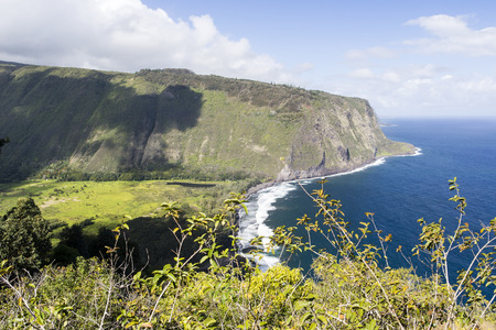 beautiful black stone beach - waipio valley, hawaii islandの写真素材