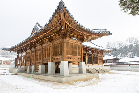 must see beautiful gyeongbok palace in soul, south korea - in winterのeditorial素材
