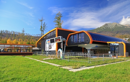 TATRANSKA LOMNICA, SLOVAKIA - OCTOBER 14  New modern cableaway at ski resort Tatranska Lomnica on October 14, 2013 in Tatranska Lomnciaのeditorial素材