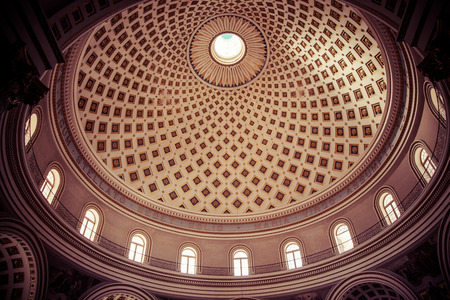 Photo pour Interior of Mosta Dome, Malta - image libre de droit