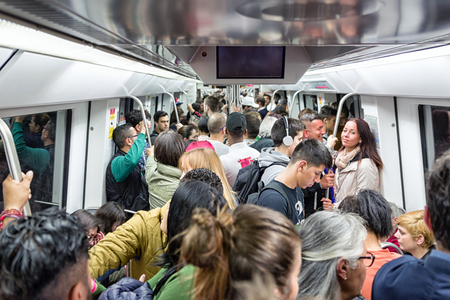 BARCELONA, SPAIN - APRIL 19:  Crowded subway on  April 19, 2017 in Barcelonaのeditorial素材