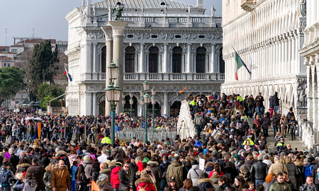 VENICE, ITALY - FEBRUARY 11: Overcrowded waterfront  Riva degli Schiavoni on February 11, 2018 in Veniceのeditorial素材