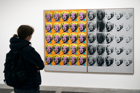 LONDON, UNITED KINGDOM - MAY 12: Visitor looking at Andy Warhol painting Marilyn Diptych at Tate modern on May 12, 2018 in Londonのeditorial素材