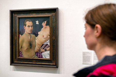 LONDON, UNITED KINGDOM - MAY 12: Woman looking at painting at Tate modern on May 12, 2018 in Londonのeditorial素材