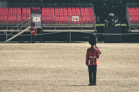 LONDON, UNITED KINGDOM - MAY 14: London Queen's Guard on duty on May 14, 2018 in Londonのeditorial素材