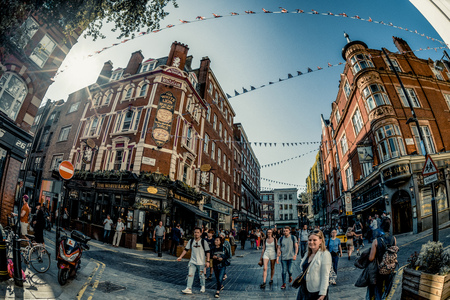 LONDON, UNITED KINGDOM - MAY 15: People and shops on the streets of London on May 15, 2018 in Londonのeditorial素材