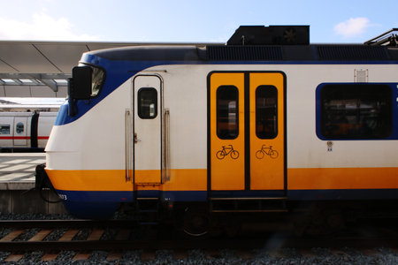 White train or old school sprinter from the NS also called nederlandse spoorwegenのeditorial素材