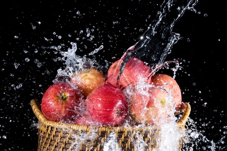 Apple and splashing water on black background
の写真素材