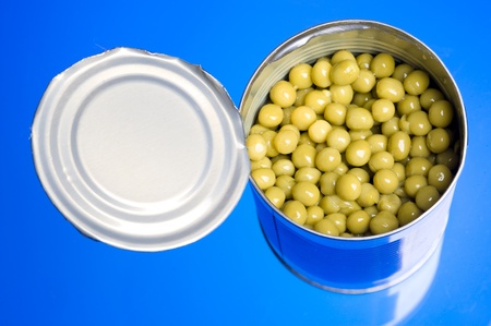 Jar of greenpreserved pea isolated on blue
の写真素材