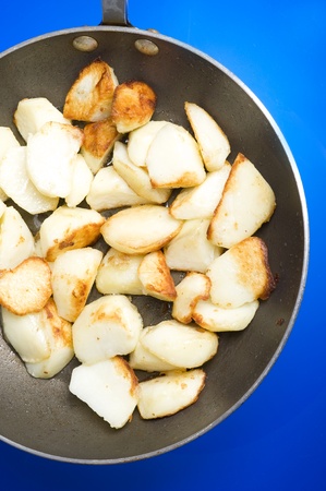 Fried potatoes in frying-pan isolated on blue
の写真素材