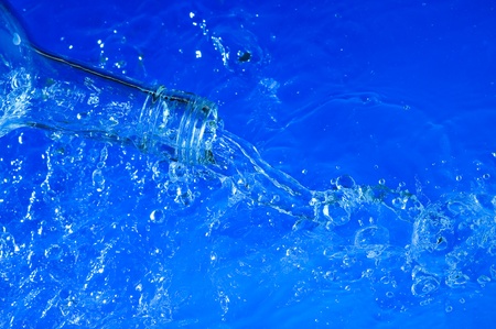 Bottle with splashing blue water
の写真素材