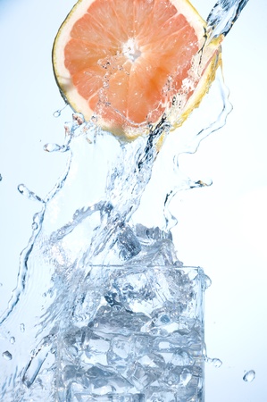  Fresh Grapefruit, with splashing water isolated on white background
の写真素材