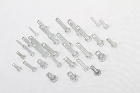 Metallic bolt