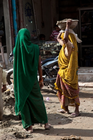 Woman labor in India construcionのeditorial素材