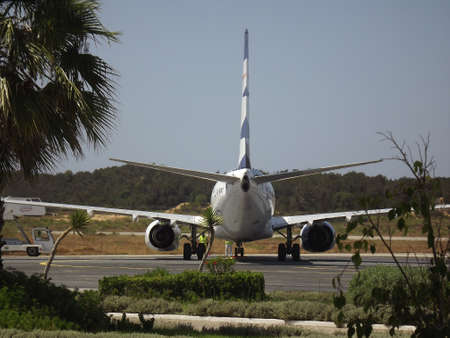 Smartwings Boeing 737 landing at the airport of Tabarka Tunisのeditorial素材
