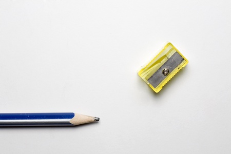 a pencil sharpener next to a blue pencilの写真素材