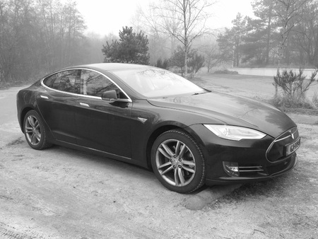 Black Tesla Model Sのeditorial素材