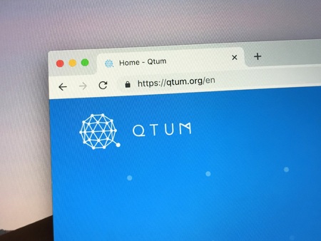 Amsterdam, the Netherlands - January 25, 2019: Website of QTUM, an open sourced public blockchain platform.のeditorial素材