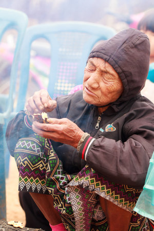 THAILAND â DECEMBER17: Unidentified Lahu tribe old woman in eating action, on December17, 2014 in Chiang Rai province, Thailand.のeditorial素材
