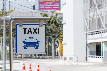 background, blue, cab, cabstand, car, city, outdoor, outside, parking, road, sign, sky, stop, symbol, taxi, text, traffic, transportation, travel, urban, whiteの写真素材