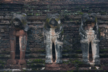 Wat Chang Rop temple in Kamphaeng Phet Historical Parkの写真素材