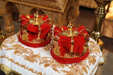 red wedding wreaths. Orthodox weddingのeditorial素材