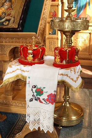 red wedding wreaths. Orthodox wedding accessoriesのeditorial素材