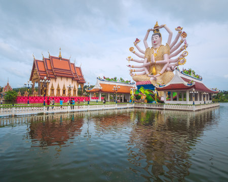 Koh Samui, Thailand - Januar 1st 2017: The Statue of Chao Mae Kuan Im or Guanyin, the Goddess of Mercy, in Wat Plai Leam Buddhist Temple (Samui Floating Temple) built in Early 2000s.のeditorial素材