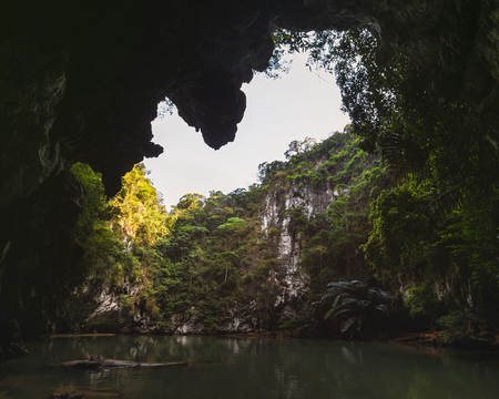 Princess Lagoon (Sa Phra Nang) Hidden Between Steep Cliffs of Railay Peninsula, Krabi Province, Thailandの写真素材
