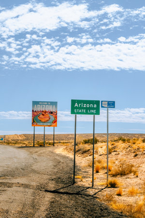 Arizona State Line and Arizona State Welcome Sign saying "The Grand Canyon State" with image of Horseshoe Bend.の写真素材