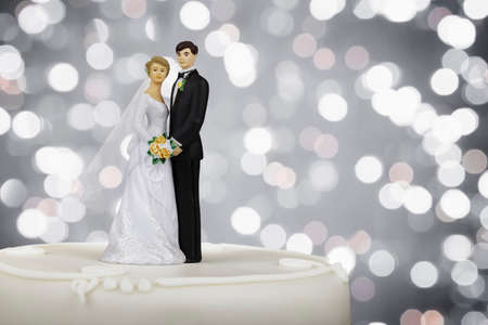 bride and groom wedding cake toppersの写真素材