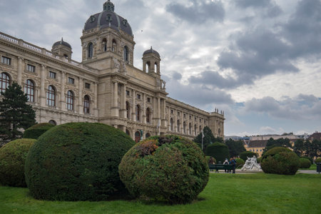 Kunsthistorisches Museum in Maria-Theresien-Platz Vienna with bushes in frontのeditorial素材