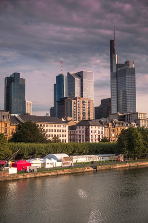 Shot of the Frankfurt skyline on a summer morning. Taken from Holbeinsteg bridge with River Mainのeditorial素材