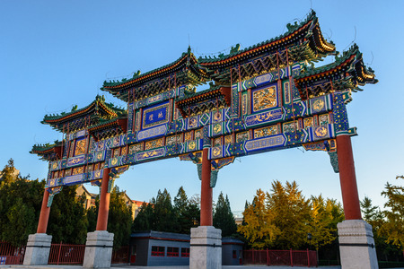 Chinese arch, at the entrance to the Ditan temple of Beijing, China.のeditorial素材