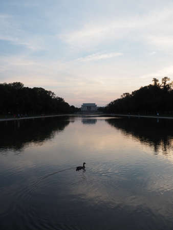 Reflecting pool and Lincoln Memorialのeditorial素材