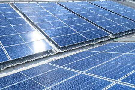 Solar panels Get sunlight on the roof in summer.