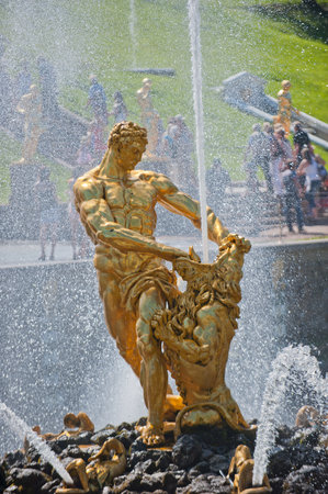 Samson and the Lion Fountain, Peterhof, Russiaのeditorial素材