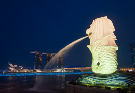 Merlion statue and Marina Bay sands hotel, Singaporeのeditorial素材