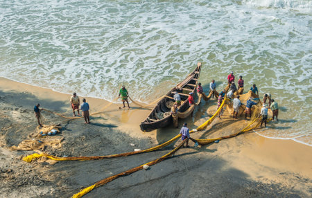 KERALA, INDIA - January, 19: Traditional fishing in Southern India on January, 19, 2013 in Kerala, Indiaのeditorial素材