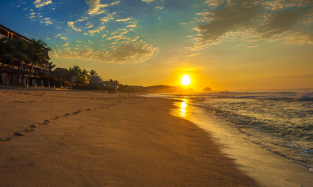 Zipolite beach at sunrise, Mexico
の写真素材