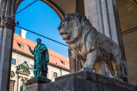 Lion Statue in front of Feldherrnhalle at the Odeonsplatz, Munich, Germanyの写真素材