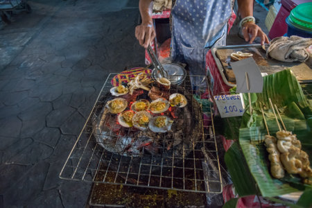 AMPHAWA, THAILAND - January, 24, 2016: Food stalls at Amphawa floating market, Thailandのeditorial素材