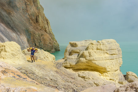 San Miguel de Allende, Mexico - February 24, 2020: Colorful street of San Miguel de Allende, colonial town in Mexico. UNESCO World Heritage Site.のeditorial素材