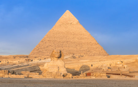 The Great Sphinx and pyramid of Khafre in Giza, Cairo, Egyptの写真素材