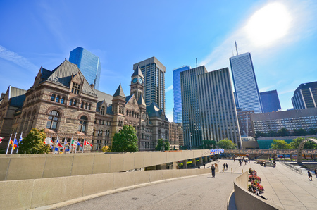 Toronto skyline and Nathan Phillips Square in Torontoのeditorial素材