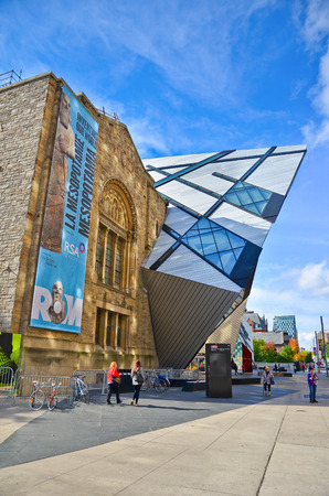 Toronto, Canada - October 15, 2013: View of the Royal Ontario Museum in a sunny day in Toronto on October 15, 2013.のeditorial素材