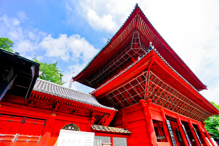 View of the Zojo-ji temple in a sunny day in Tokyoのeditorial素材